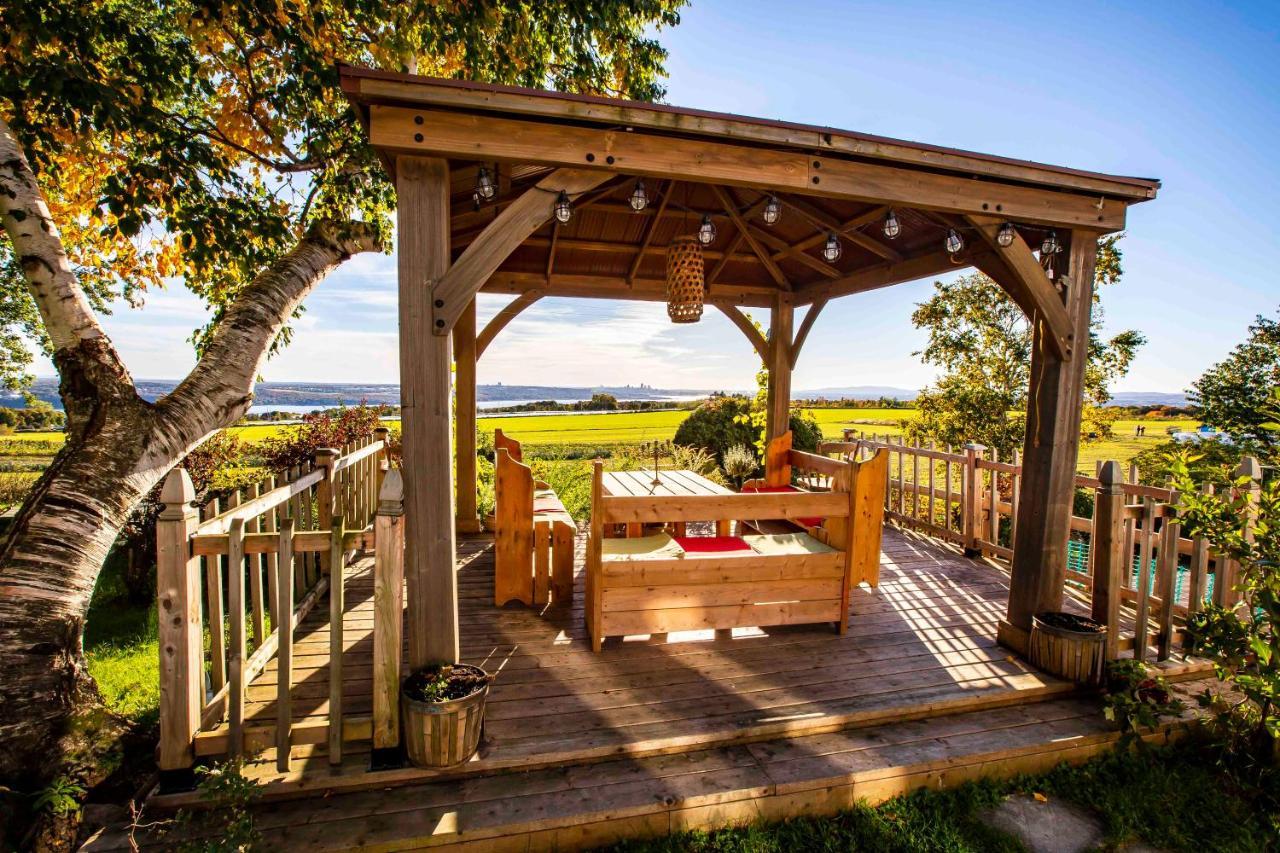 B&B Panorama Saint-Pierre-de-l'Ile-d'Orleans Exterior photo